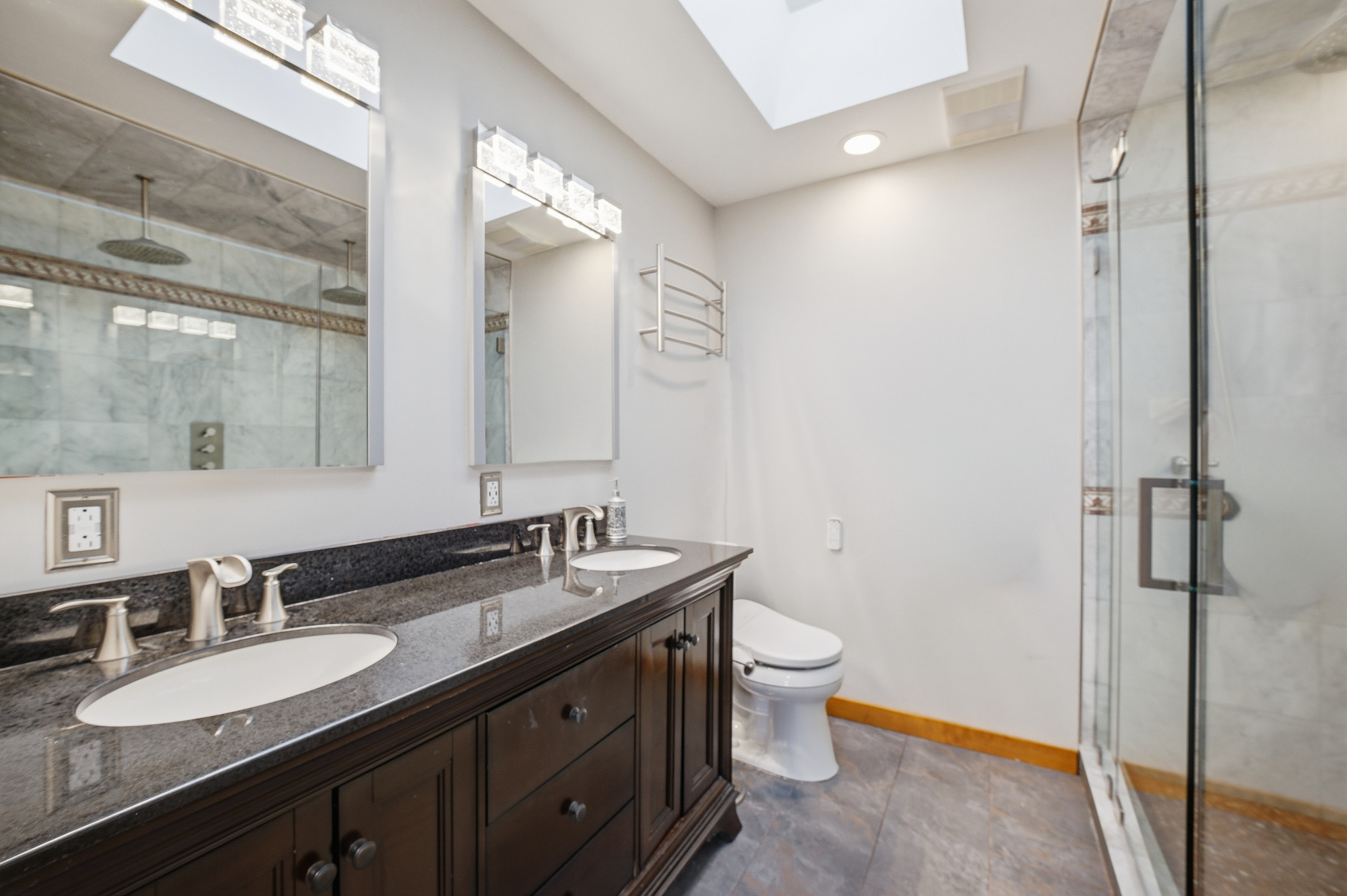 Listing photography - bathroom