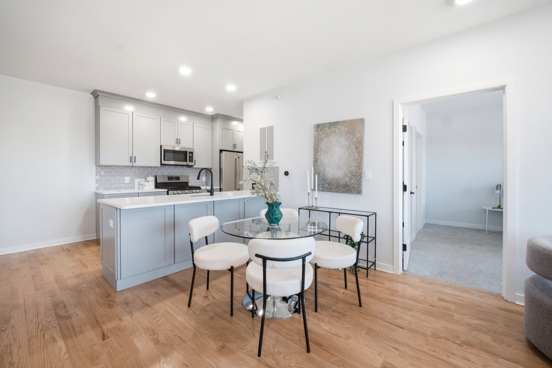 Listing photography - kitchen and dining